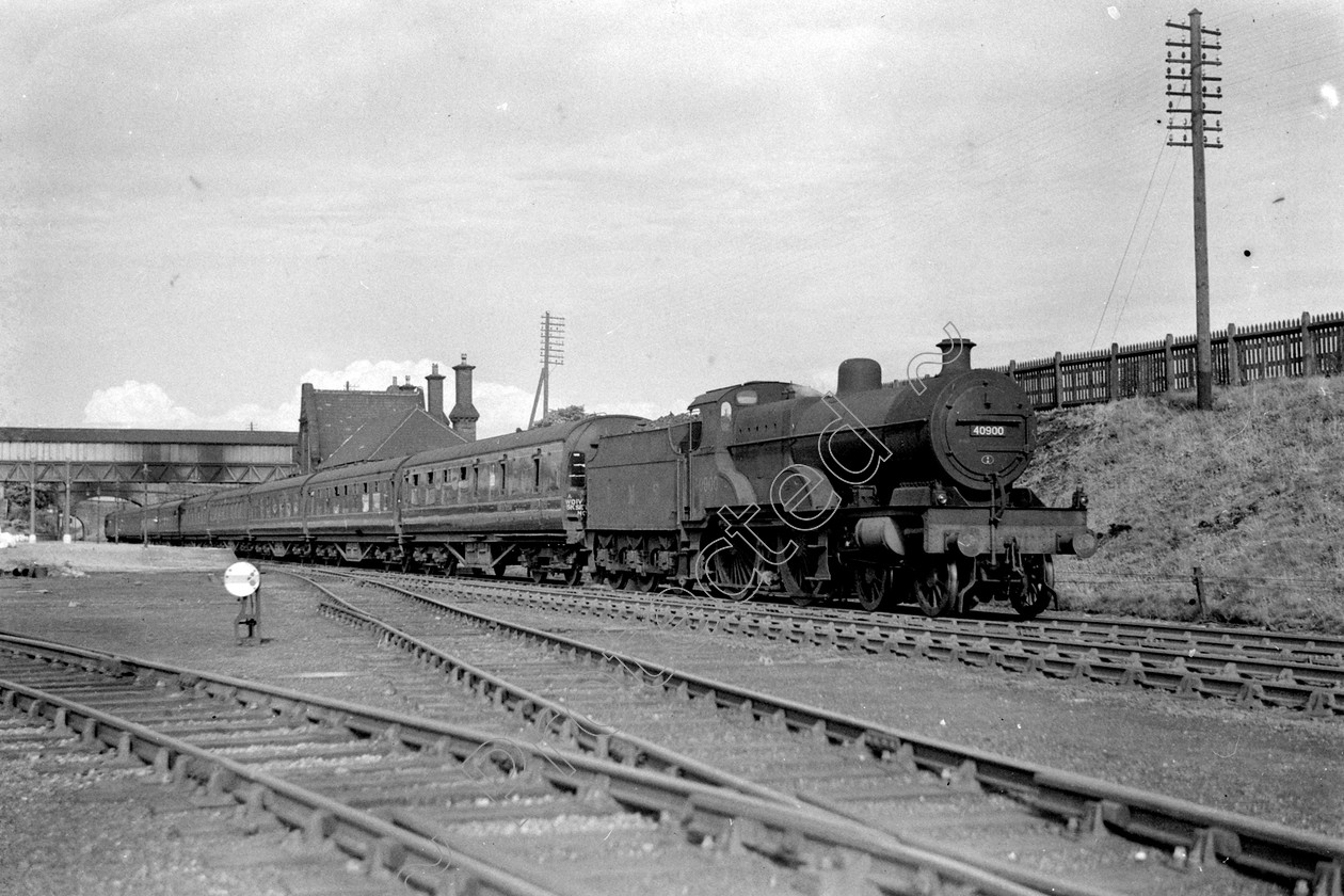 WD0519 
 ENGINE CLASS: Midland Compounds ENGINE NUMBER: 40900 LOCATION: Kenyon Junction DATE: 00.07.1949 COMMENTS: 
 Keywords: 00.07.1949, 40900, Cooperline, Kenyon Junction, Midland Compounds, Steam, WD Cooper, locomotives, railway photography, trains